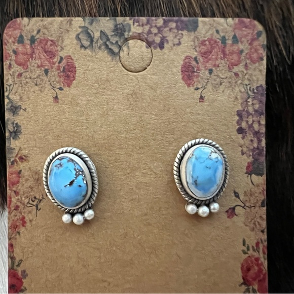 ❤️ Golden Hills Turquoise Navajo Style Matte Sterling Silver Stud Earrings .54”L - Picture 5 of 13
